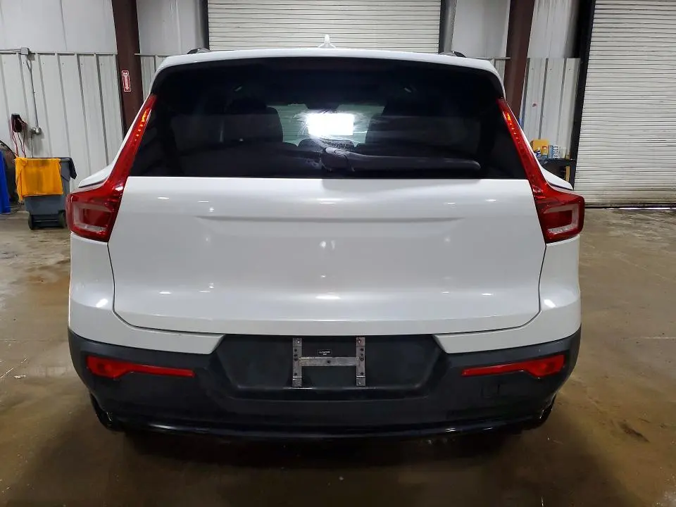 2023 VOLVO XC40 PLUS  
