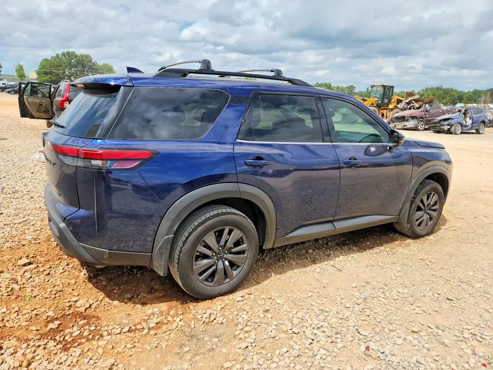 2023 NISSAN PATHFINDER SV  