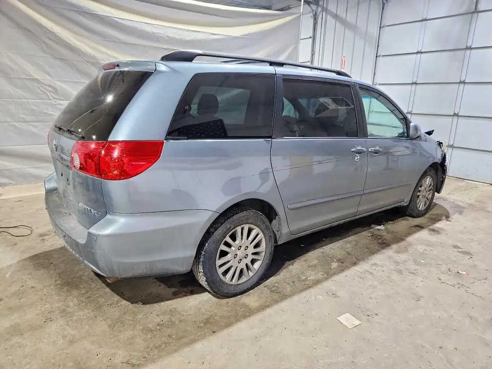 2010 TOYOTA SIENNA XLE  