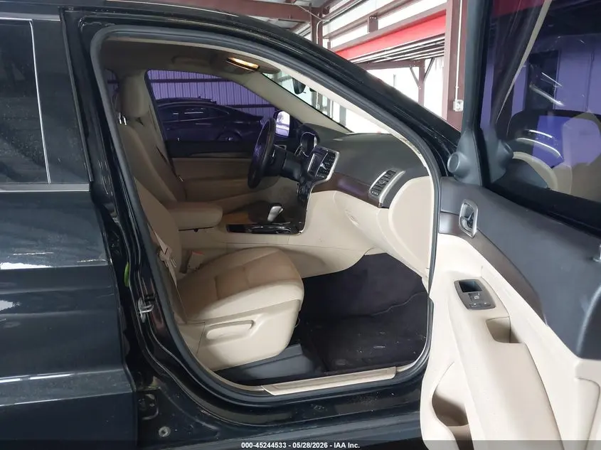 2017 JEEP GRAND CHEROKEE LAREDO 4X2