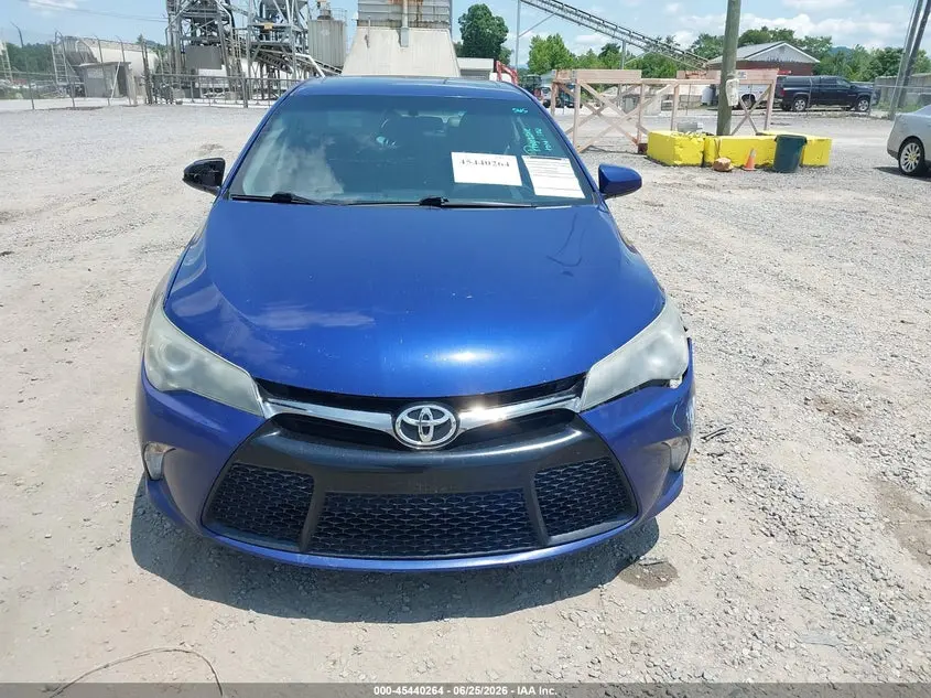 2015 TOYOTA CAMRY SE