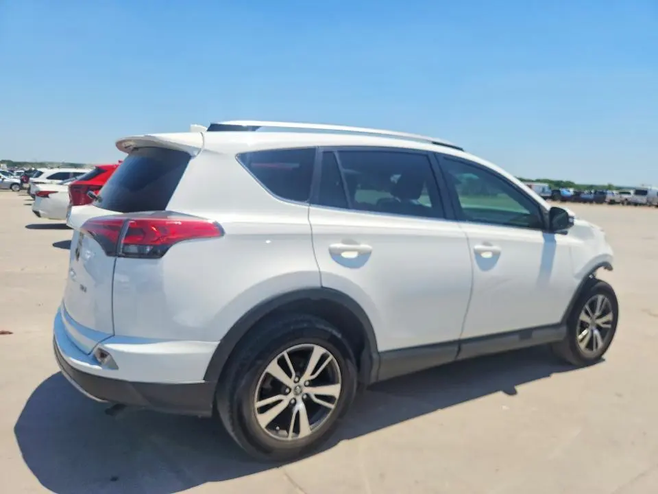 2018 TOYOTA RAV4 XLE  