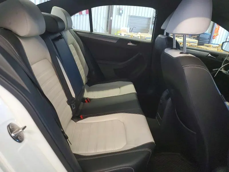 2016 VOLKSWAGEN JETTA SPORT  