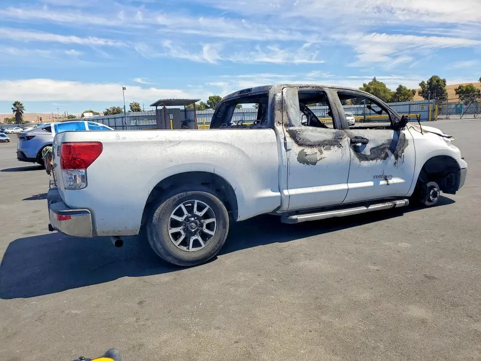 2011 TOYOTA TUNDRA DOUBLE CAB SR5  