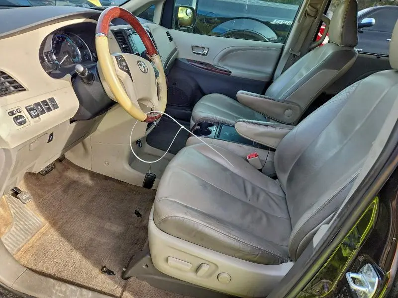 2012 TOYOTA SIENNA XLE  