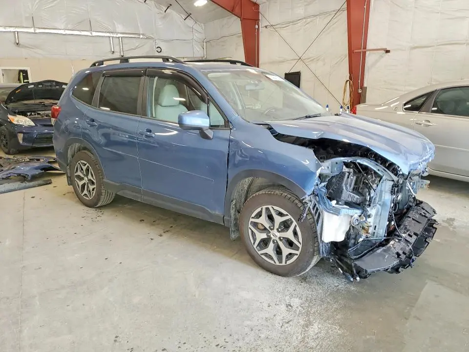 2022 SUBARU FORESTER PREMIUM  