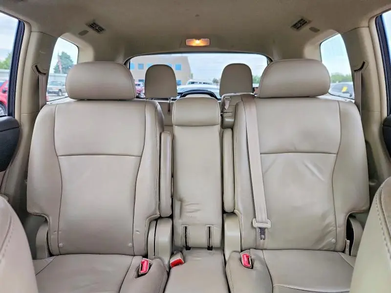 2010 TOYOTA HIGHLANDER SE  