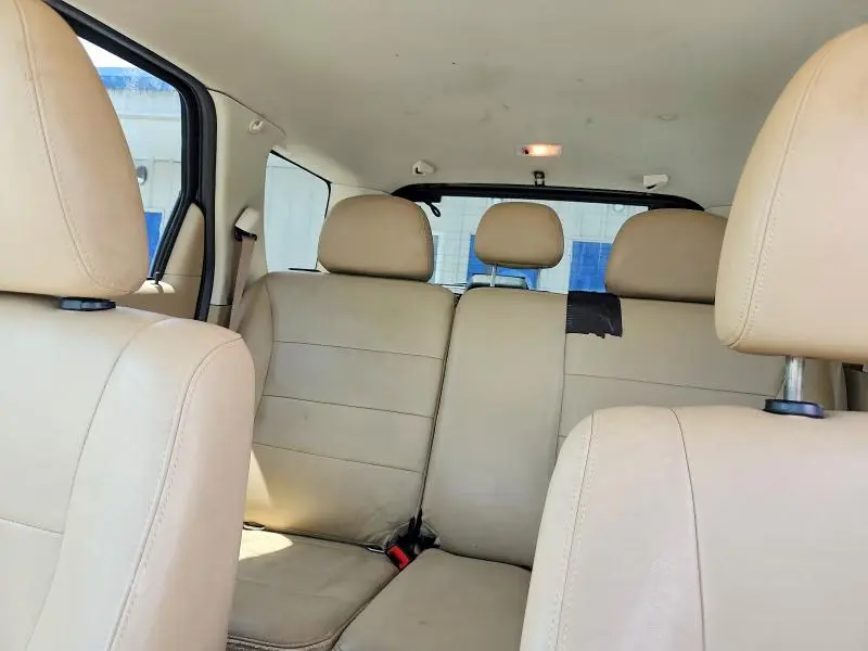 2010 FORD ESCAPE LIMITED  