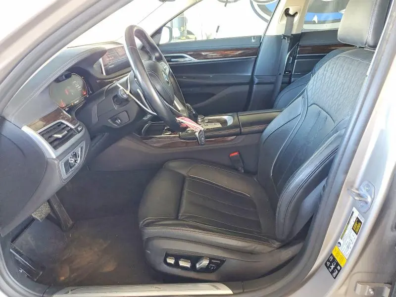 2020 BMW 750 XI  