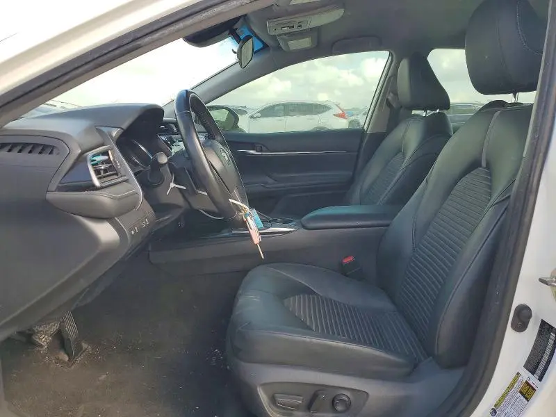 2019 TOYOTA CAMRY SE  