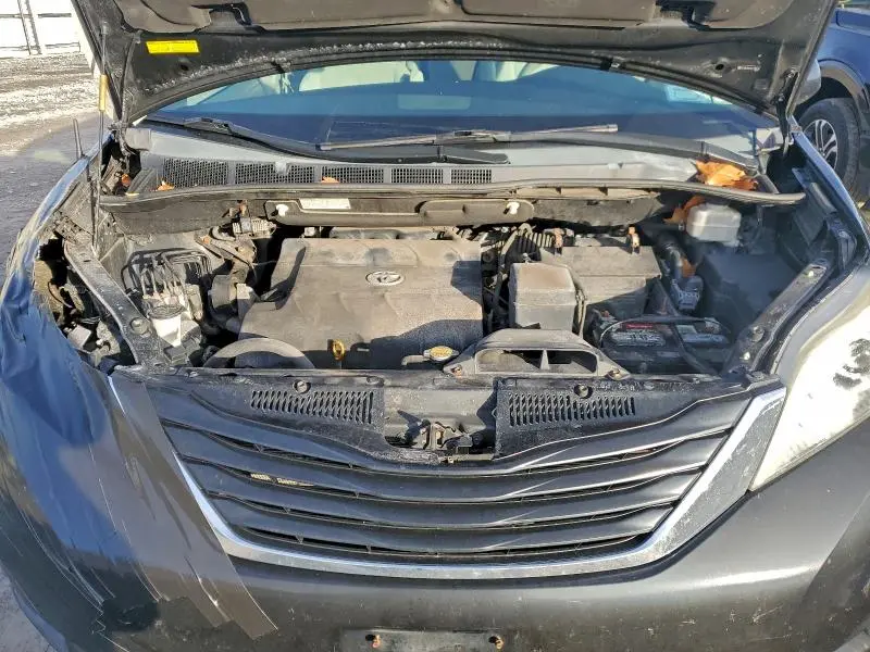 2012 TOYOTA SIENNA LE  