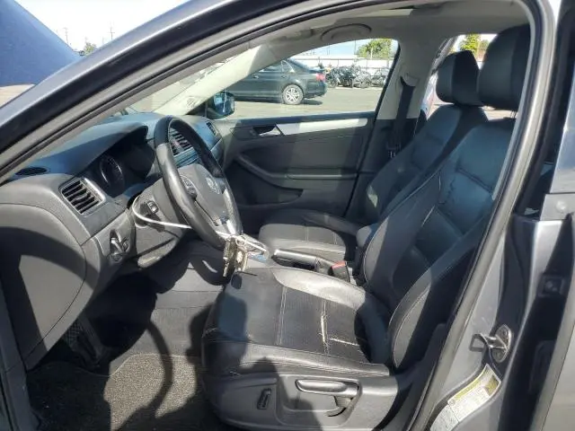 2013 VOLKSWAGEN JETTA SE  