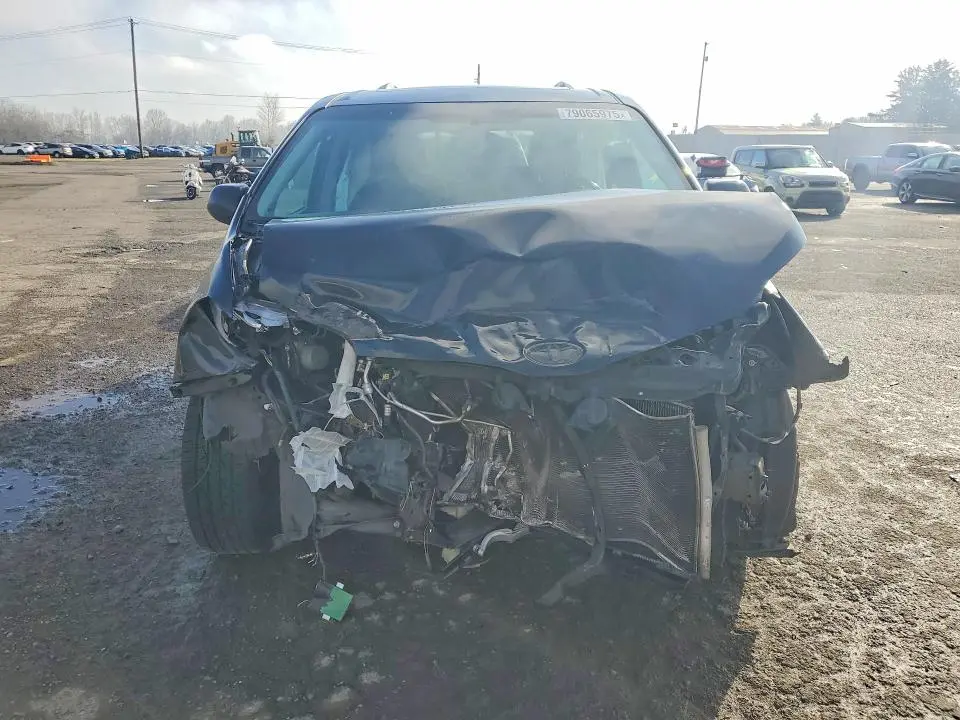 2016 TOYOTA SIENNA SE 8-PASSENGER  