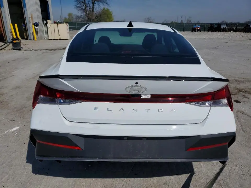 2025 HYUNDAI ELANTRA SEL SPORT  