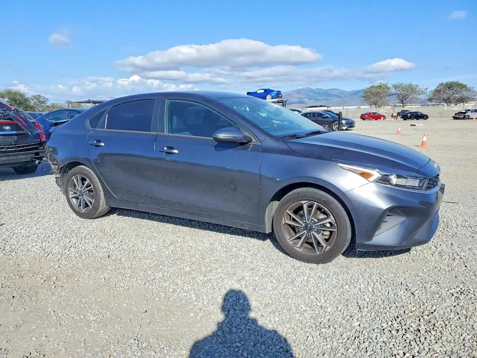 2023 KIA FORTE LXS  