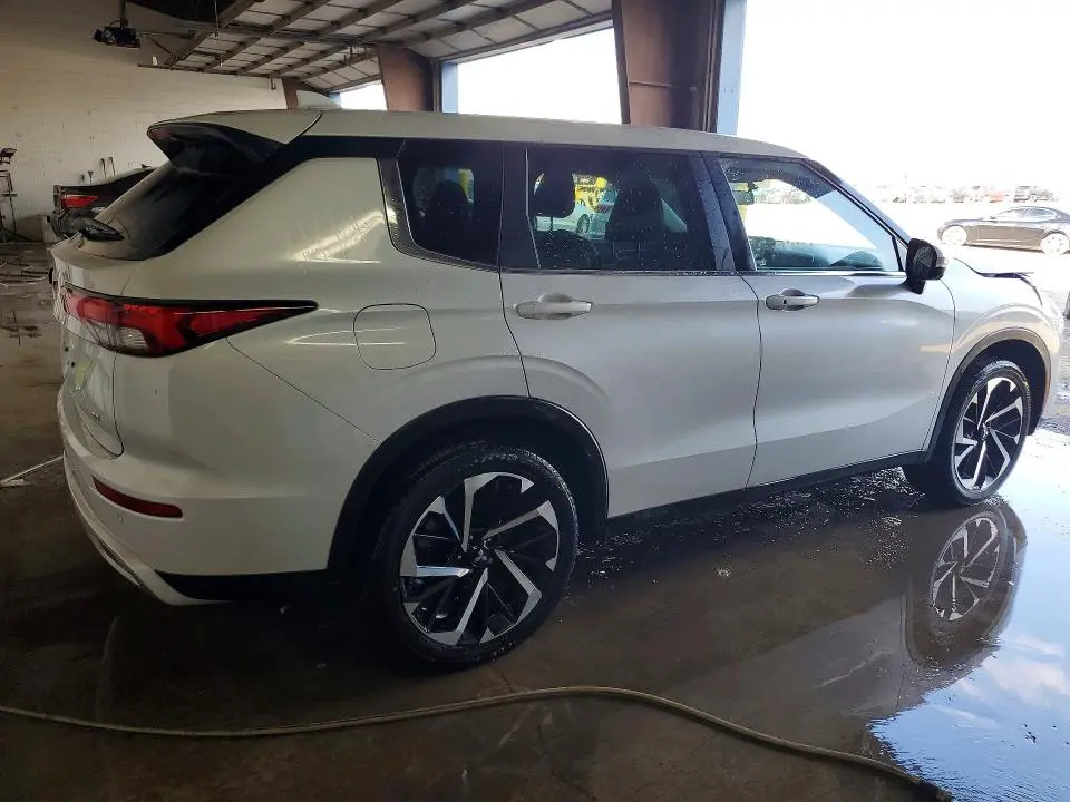 2023 MITSUBISHI OUTLANDER SE  