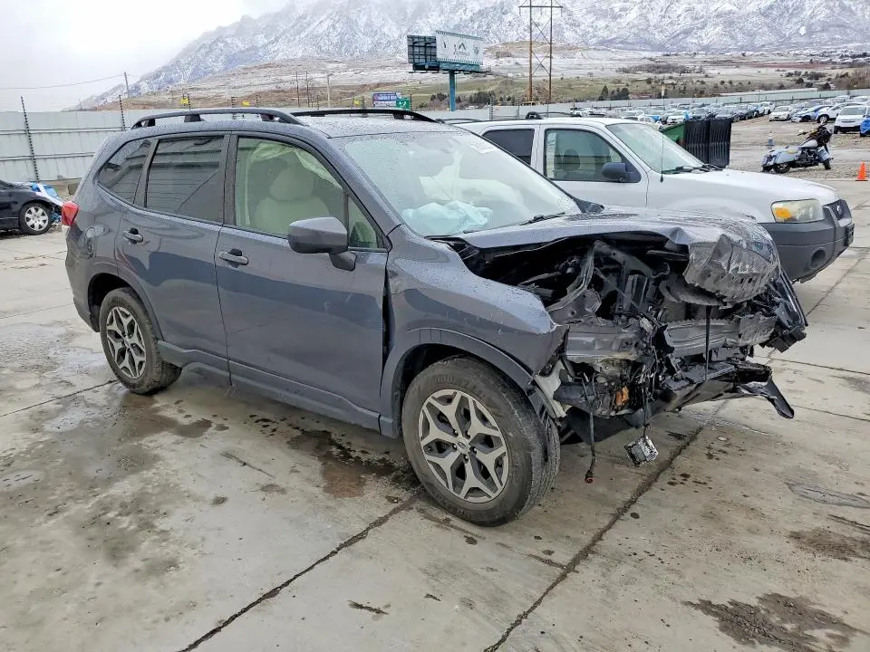 2022 SUBARU FORESTER PREMIUM  