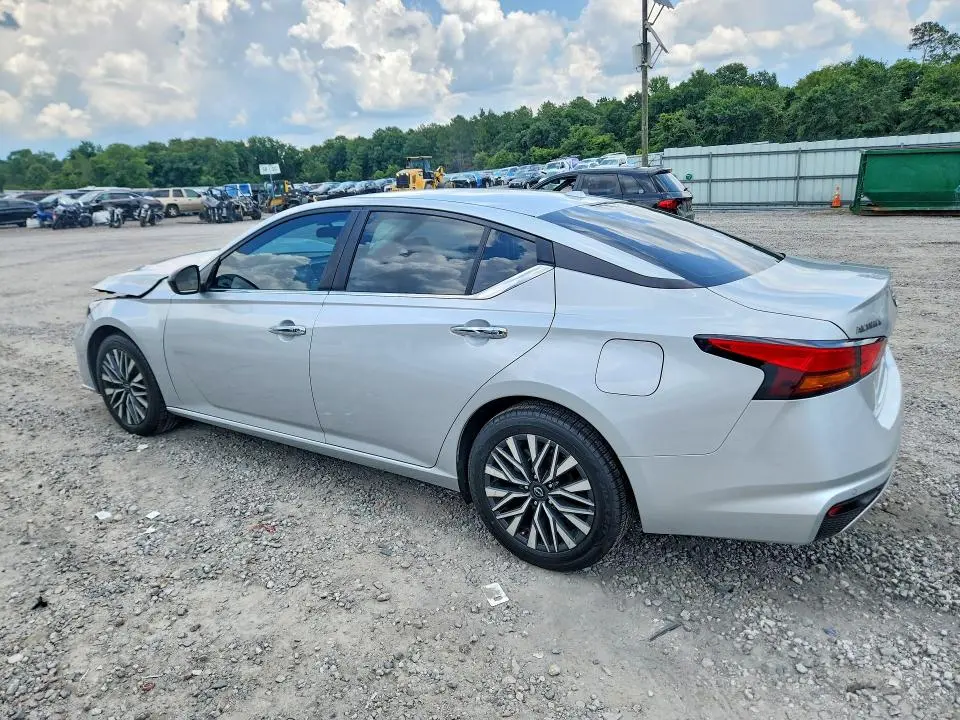 2024 NISSAN ALTIMA SV  