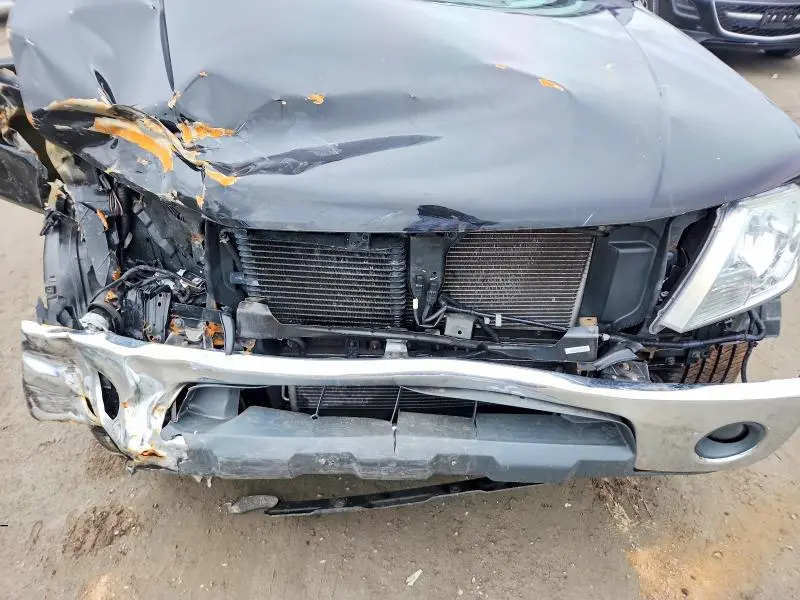 2019 NISSAN FRONTIER SL  