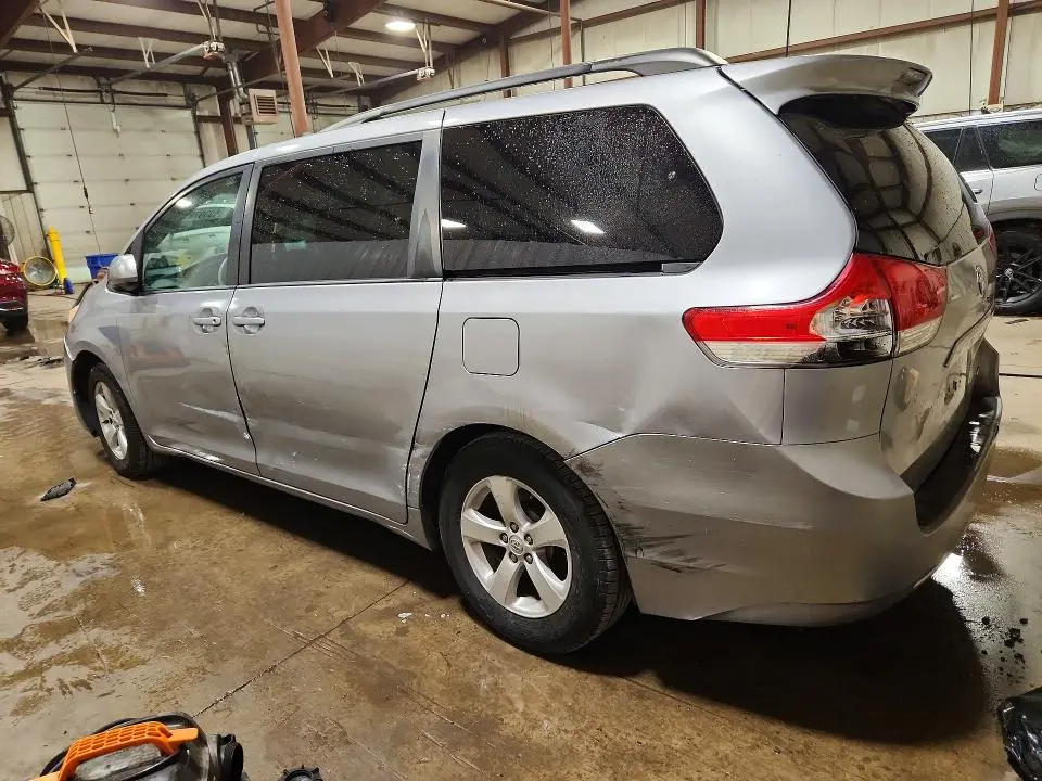 2013 TOYOTA SIENNA LE  