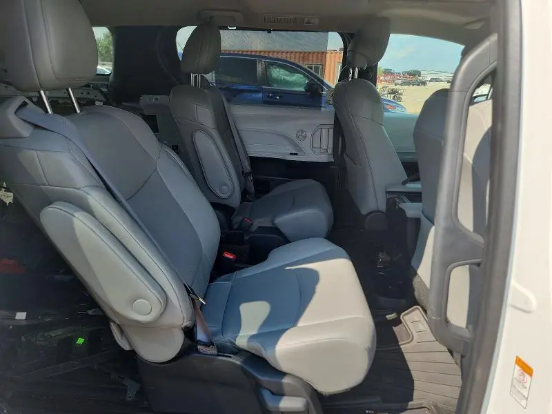 2025 TOYOTA SIENNA XLE 7-PASSENGER  