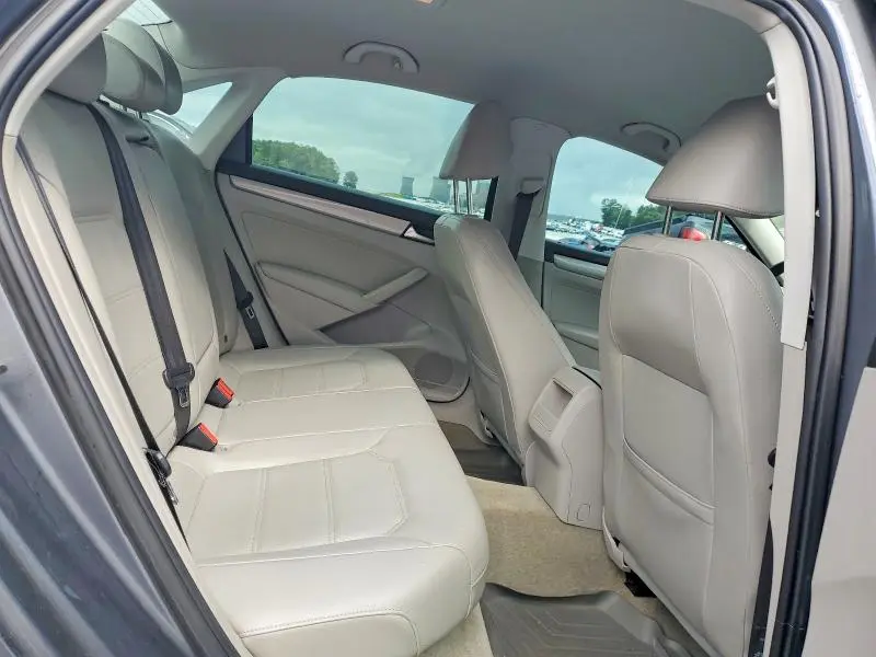 2015 VOLKSWAGEN PASSAT S  
