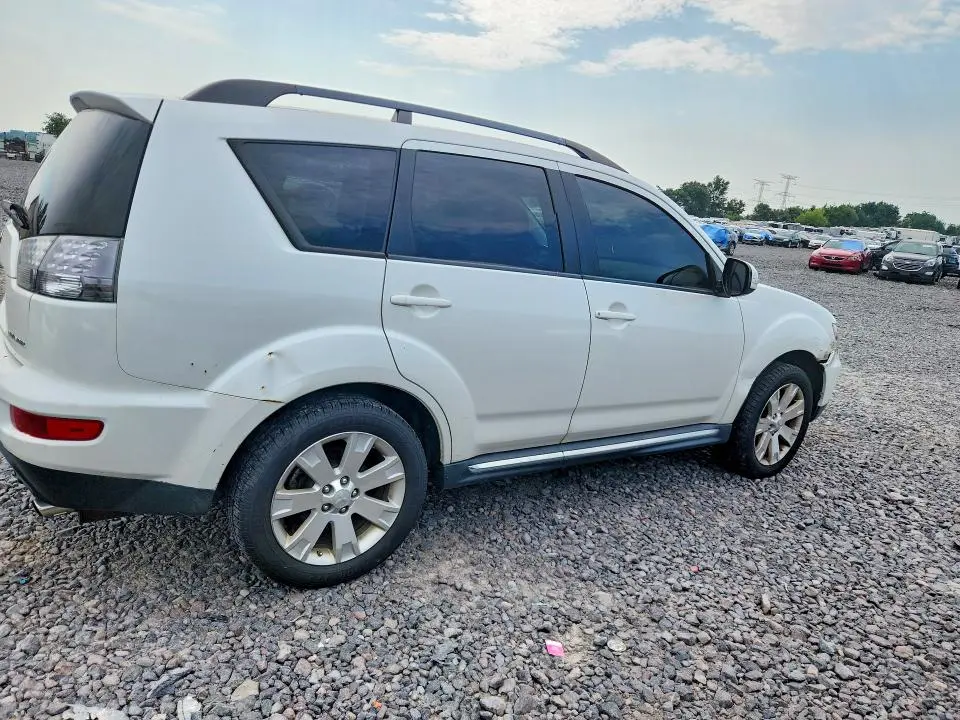 2011 MITSUBISHI OUTLANDER SE  