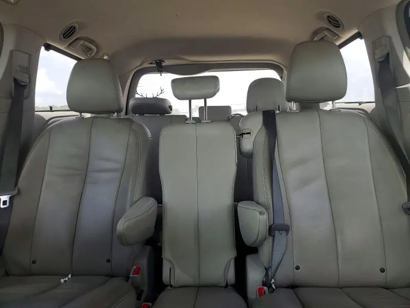 2014 TOYOTA SIENNA XLE 8-PASSENGER  