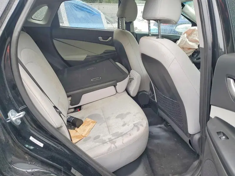 2023 HYUNDAI KONA SE  