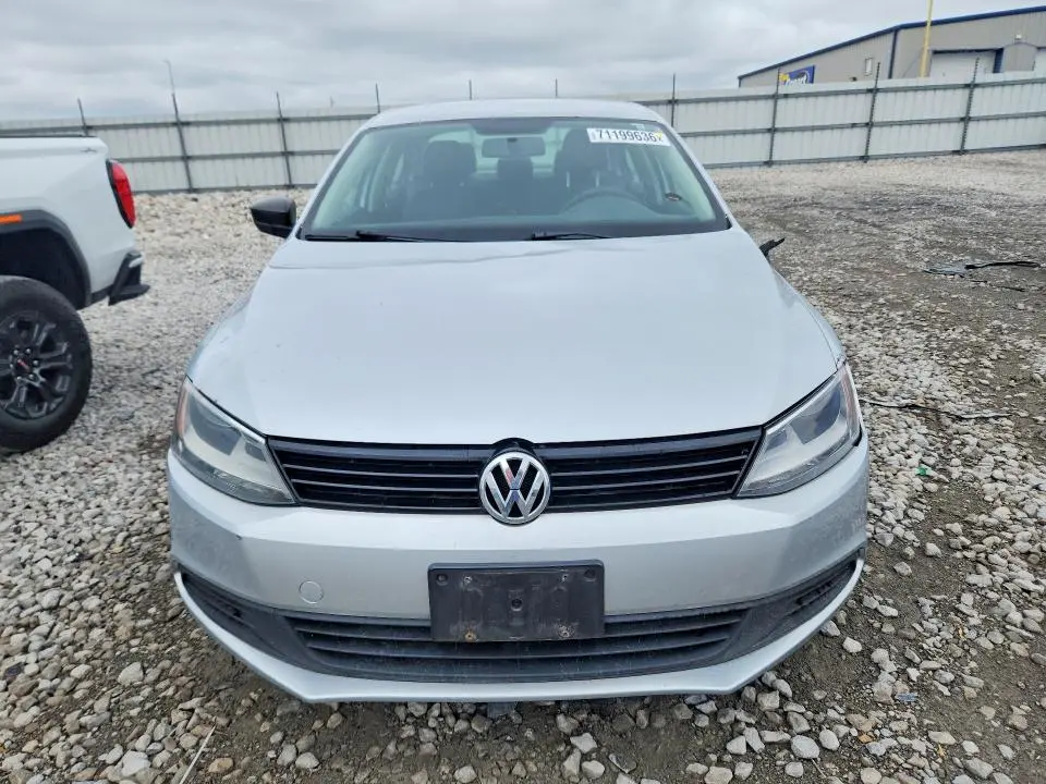 2013 VOLKSWAGEN JETTA BASE  