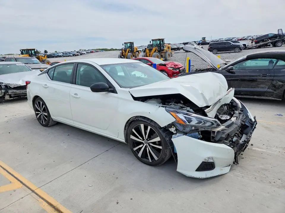 2022 NISSAN ALTIMA SR  