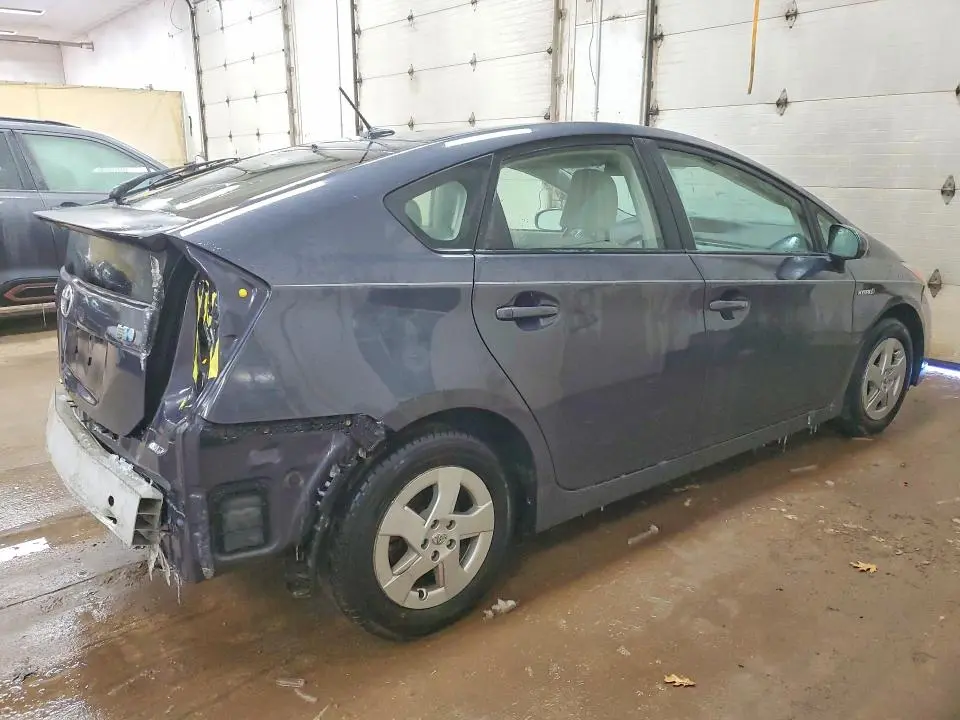 2010 TOYOTA PRIUS III  