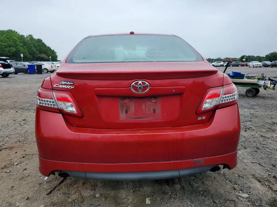 2011 TOYOTA CAMRY SE  