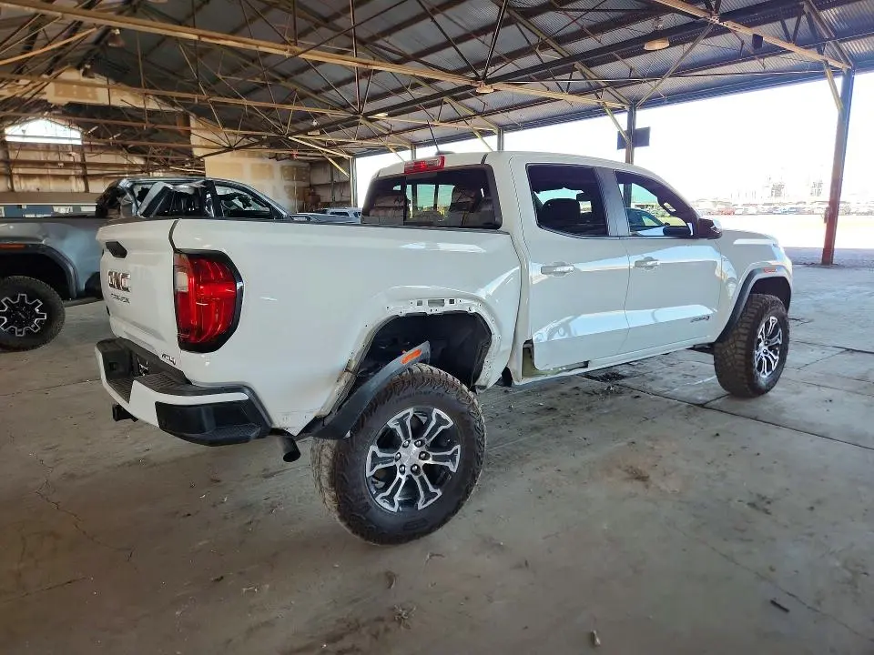 2025 GMC CANYON AT4  