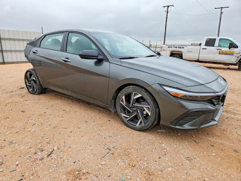 2025 HYUNDAI ELANTRA SEL SPORT  