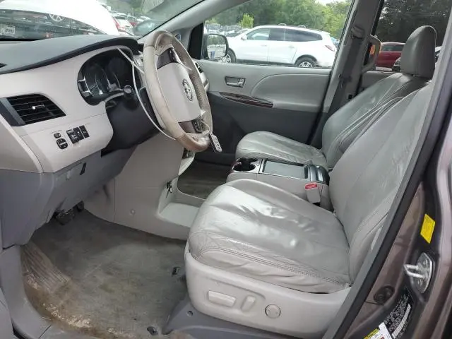 2011 TOYOTA SIENNA XLE  