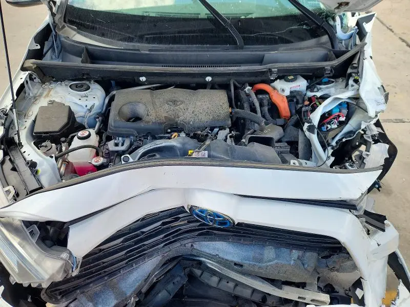 2021 TOYOTA RAV4 XLE  