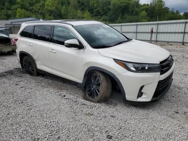 2019 TOYOTA HIGHLANDER SE  