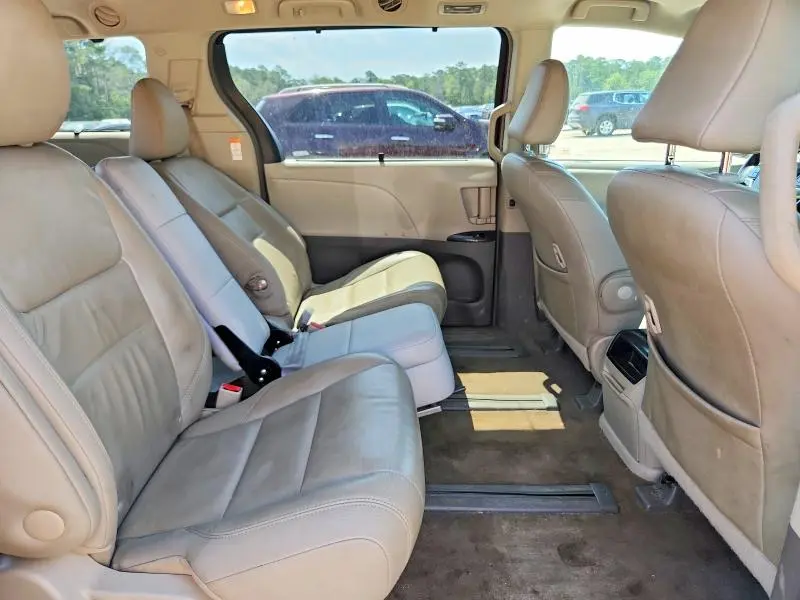 2017 TOYOTA SIENNA XLE 7-PASSENGER  