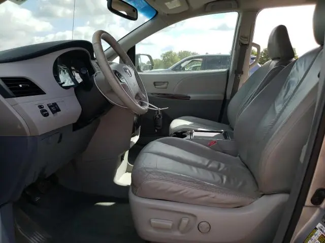 2011 TOYOTA SIENNA XLE