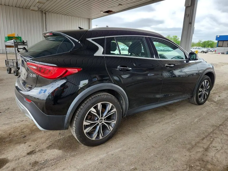 2017 INFINITI QX30 PREMIUM  