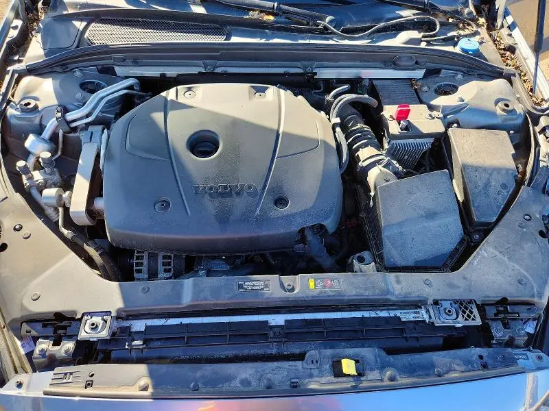 2020 VOLVO S60 T6 MOMENTUM  