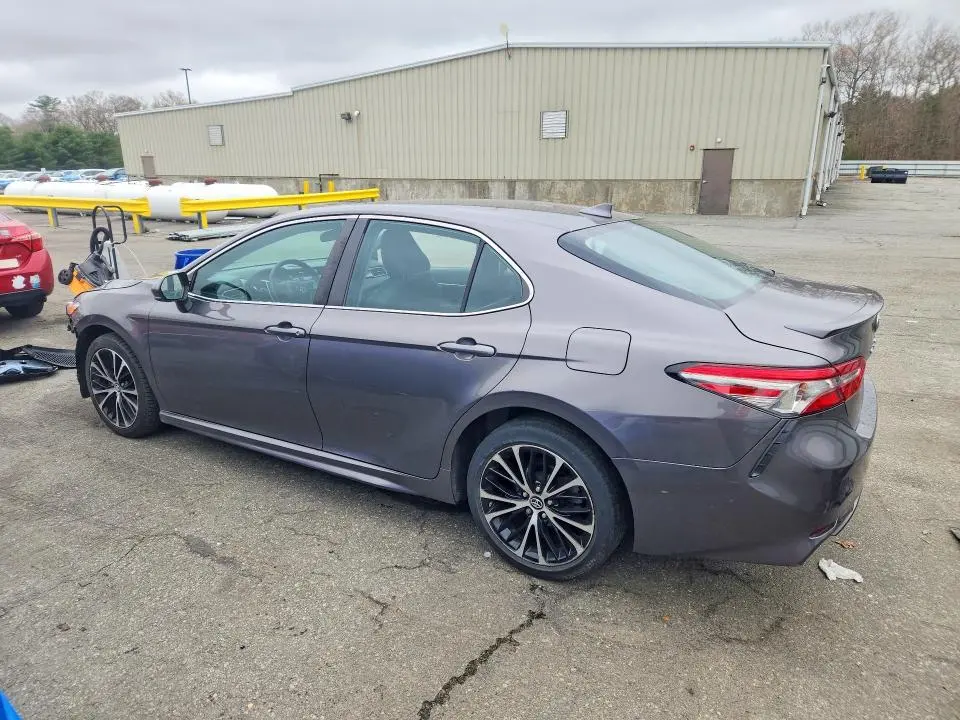 2019 TOYOTA CAMRY SE  