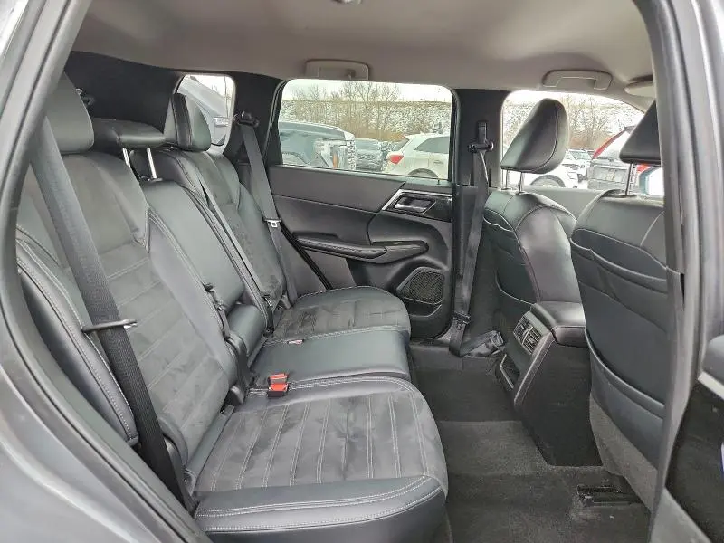 2022 MITSUBISHI OUTLANDER SE  