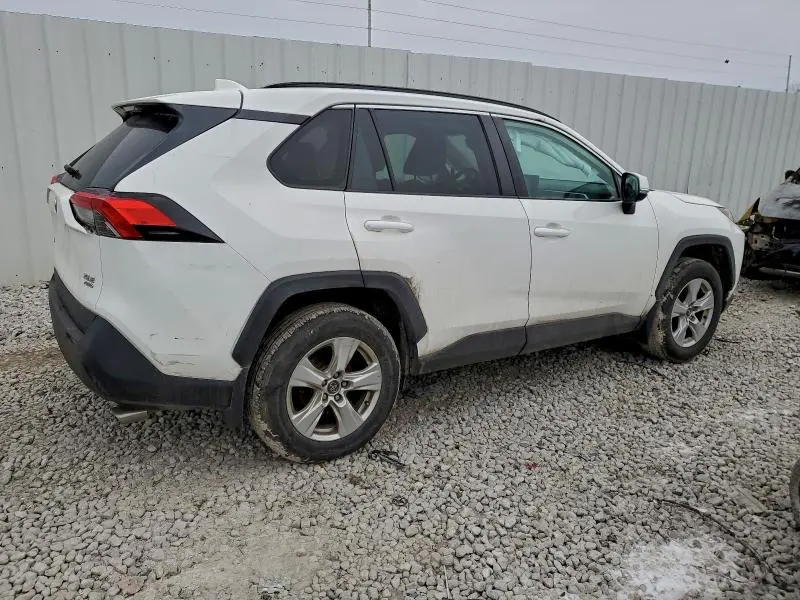 2021 TOYOTA RAV4 XLE  