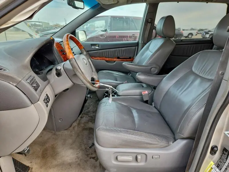 2010 TOYOTA SIENNA XLE  