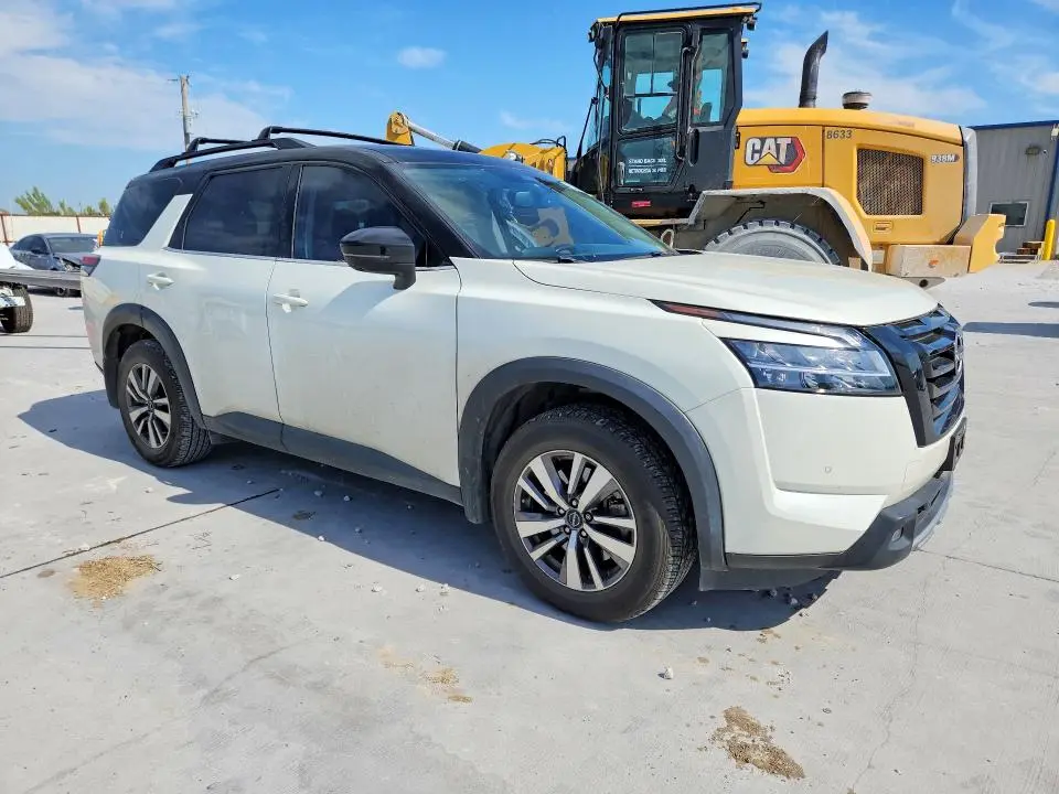 2022 NISSAN PATHFINDER SL  