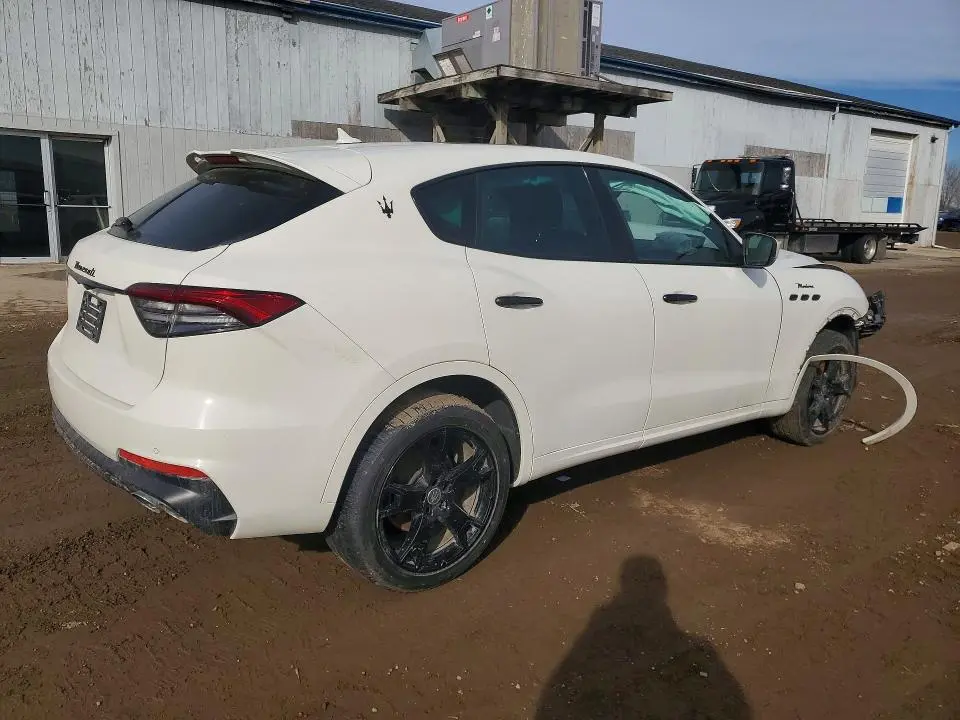 2023 MASERATI LEVANTE MODENA  