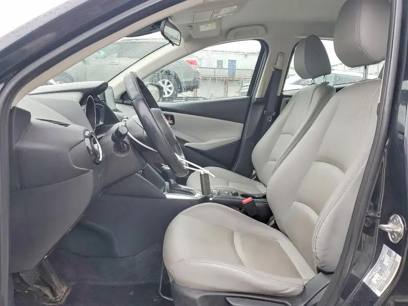 2019 TOYOTA YARIS XLE  