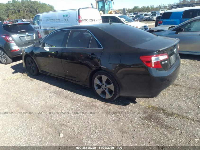 2012 TOYOTA CAMRY SE